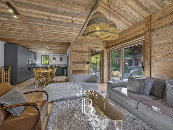 BARNES ARAVIS - LA CLUSAZ - DEMI CHALET RENOVE \"CLE EN MAIN\"