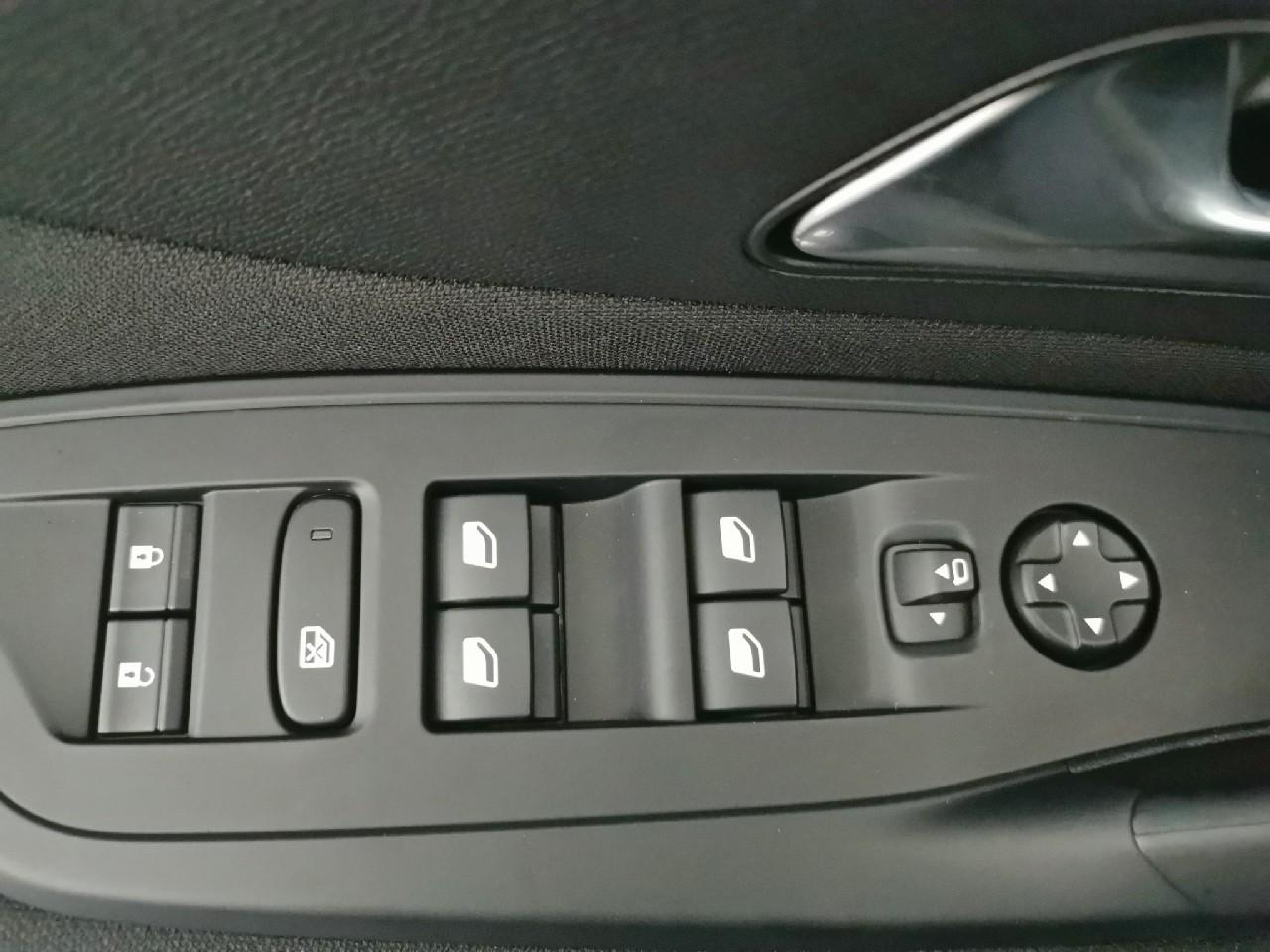 Peugeot 308 sw hybrid 145 e-dcs6 style — photo 17