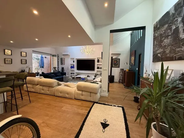 Loft 4 pièces 135 m²