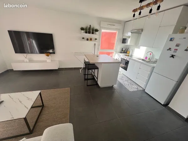 À VENDRE - T2 de 45 m² avec terrasse de 15 m², climatisation et parking en sous-sol