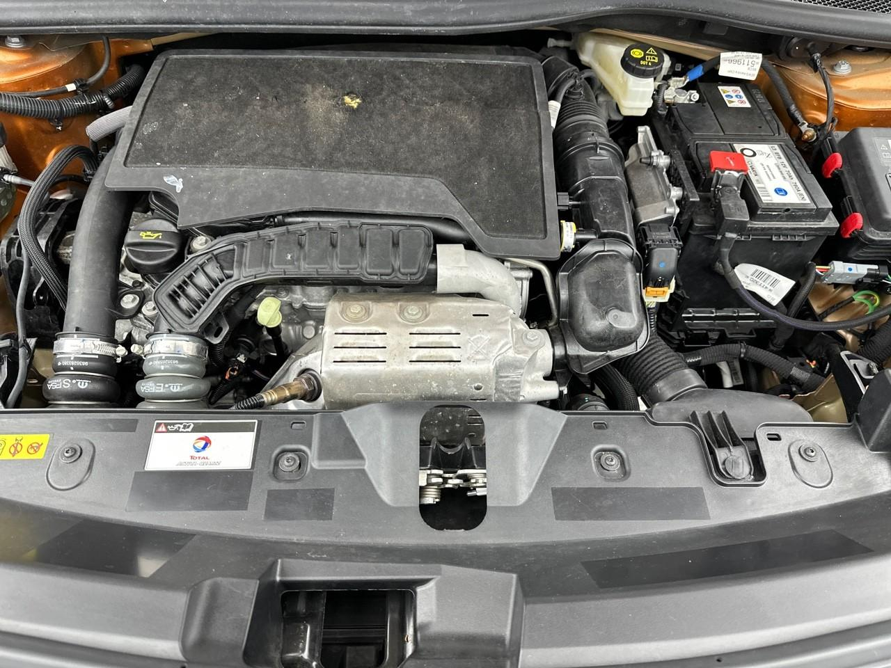 Peugeot 2008 puretech 130 s&s eat8 allure pack — photo 13