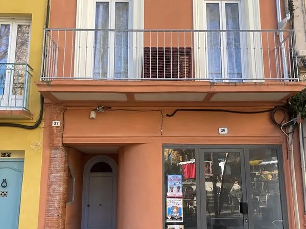 Rare Local commercial 20 m² + cave 25 m² - Place de la Mairie Fréjus