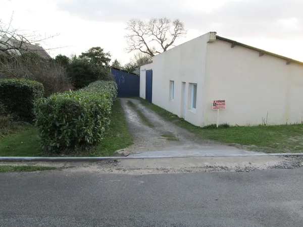 Bâtiment entrepôt de 380 M2