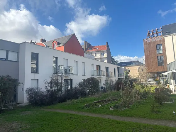 A VENDRE NANTES JARDIN DES PLANTES STUDIO AU CALME AVEC BALCON