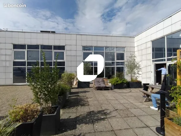 Bureau 879 m²