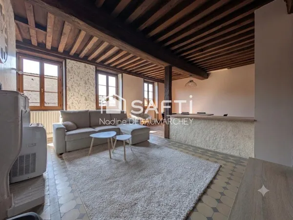Maison en pierre de 150 m² au coeur de Charolles, idéale pour famille ou profession libérale
