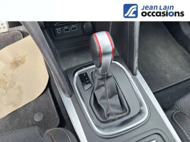 Renault Megane iv berline tce 160 edc — photo 13