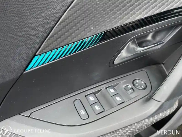 Peugeot 2008 e- 136ch style — photo 12