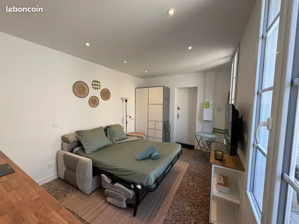 Studio meublé 20 m² tout équipé, wifi inclus - Cognac centre, face au Jardin public