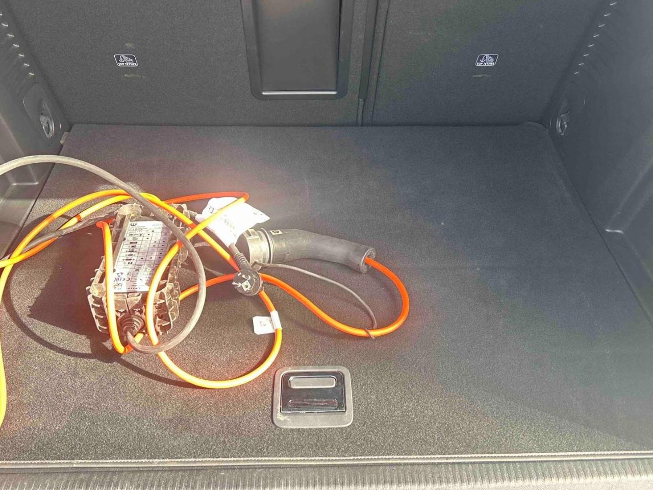 Peugeot 3008 plug-in hybrid 225 gt e-eat8 + toit ouvrant / char — photo 5