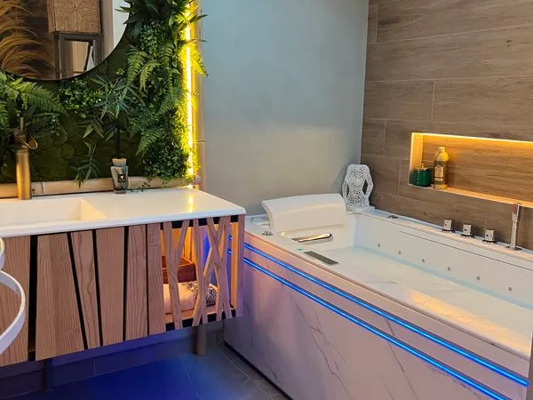 Appartement Duplex T3 rénové avec grande terrasse, balnéo et parking sécurisé - Donzère