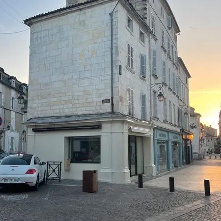 Local commercial rue pietonne