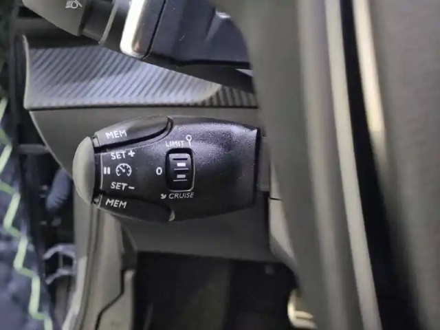 Peugeot 208 hybrid 110 e-dcs6 — photo 41