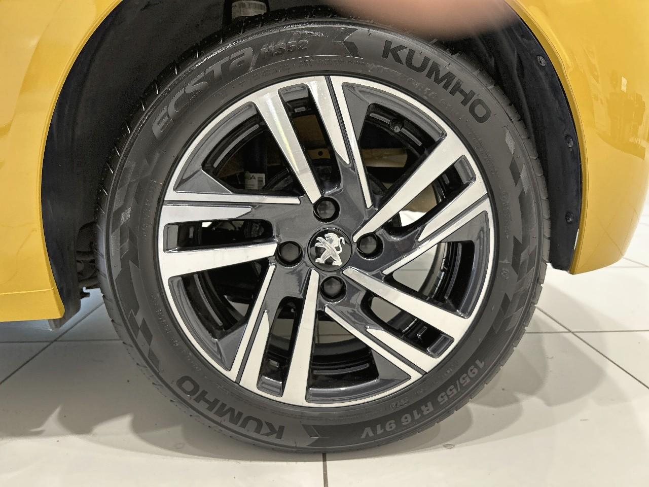 Peugeot 208 1.2 puretech 100ch s&s style — photo 11