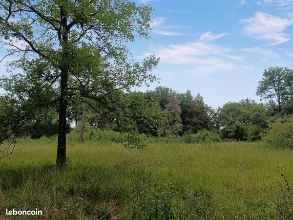 Terrain 1 600 m² Marcillac Saint Quentin