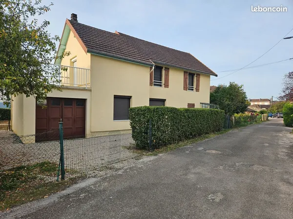 Maison 2 appartements indépendants - 3 garages - jardins - terrasse - lons-le-saunier