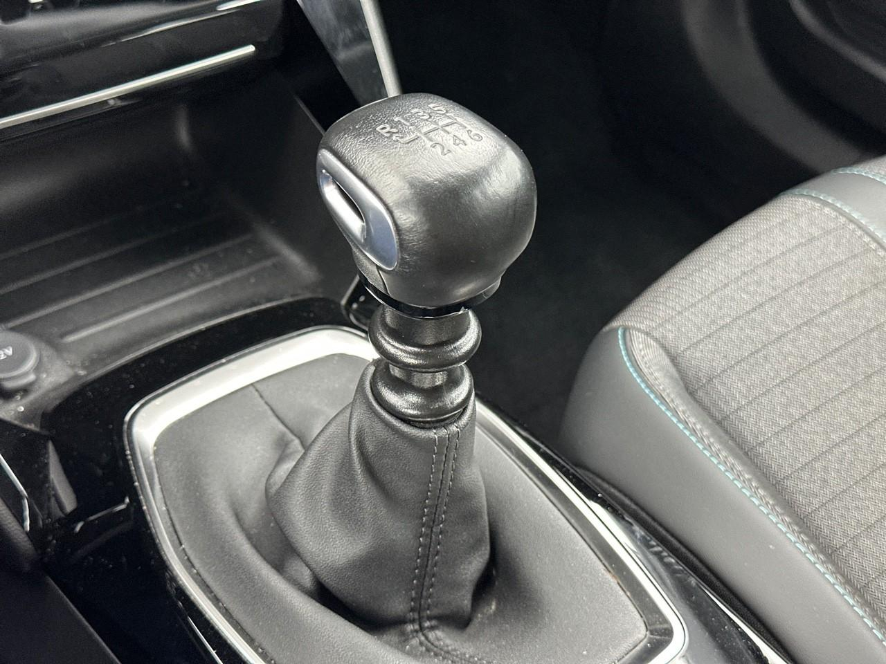 Peugeot 2008 puretech 130 s&s bvm6 allure pack — photo 30