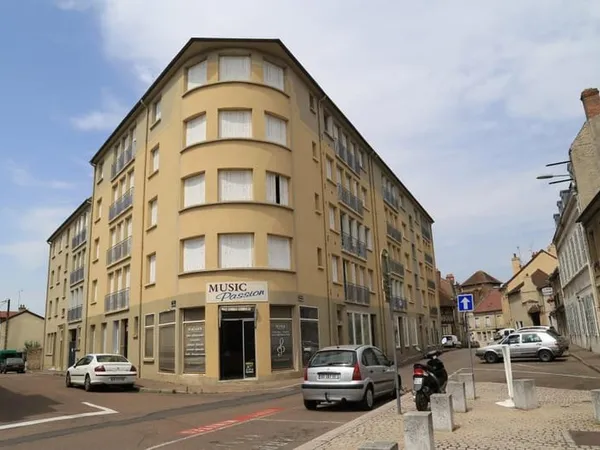Bureaux de 64 m² de plain-pied à vendre en plein centre ville d'Autun