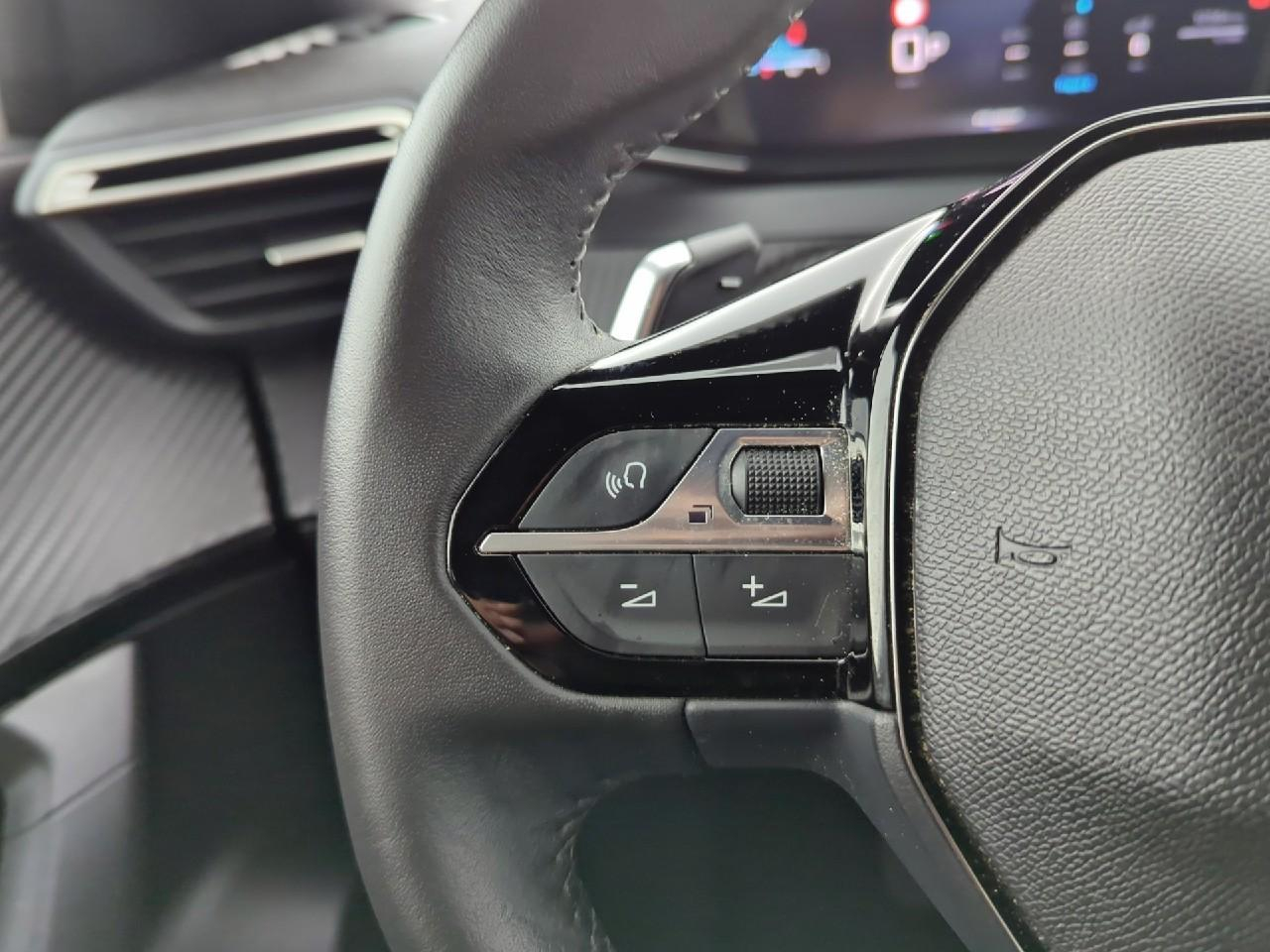 Peugeot 2008 hybrid 145 ch e-dcs6 allure — photo 19