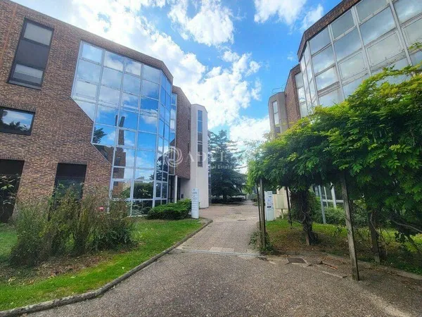 Bureaux 2433 m²