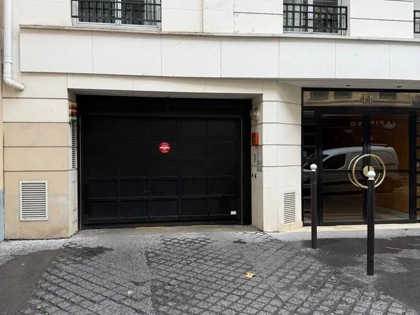 Place de parking / Batignolles - rue des Dames