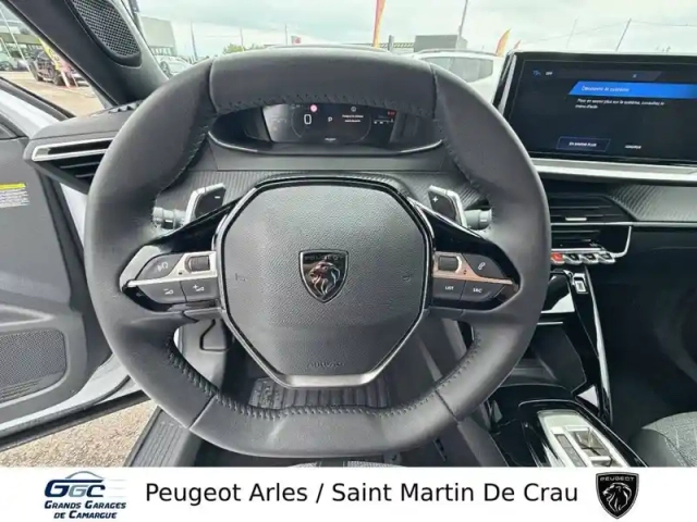 Peugeot 2008 hybrid 145 e-dcs6 — photo 17