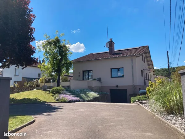 MAISON FAMILIALE 6 CHAMBRES - 183 m² - TERRASSE 30 m² - SOUS-SOL 110 m² - PHOTOVOLTAÏQUE 6 kW - DPE 