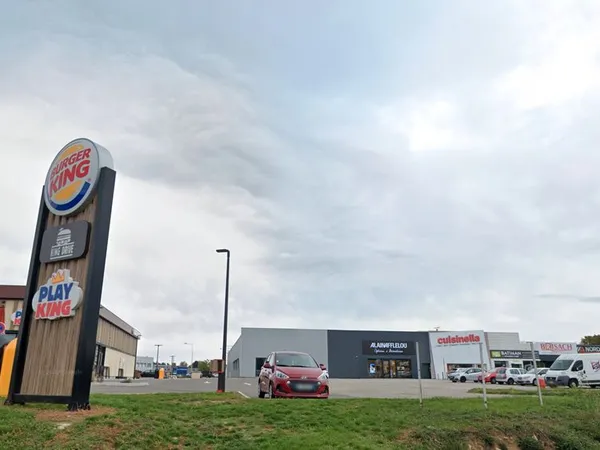 Espace commercial 530 m² avec parking - davézieux