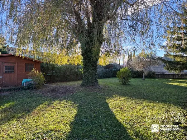 Terrain constructible - 360 m² de surface utile - Entraigues-sur-la-Sorgue