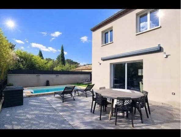 Villa récente de 83 m2 avec piscine 3 chambres
