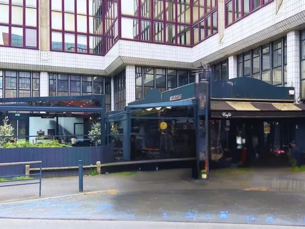 Local commercial 235 m²
