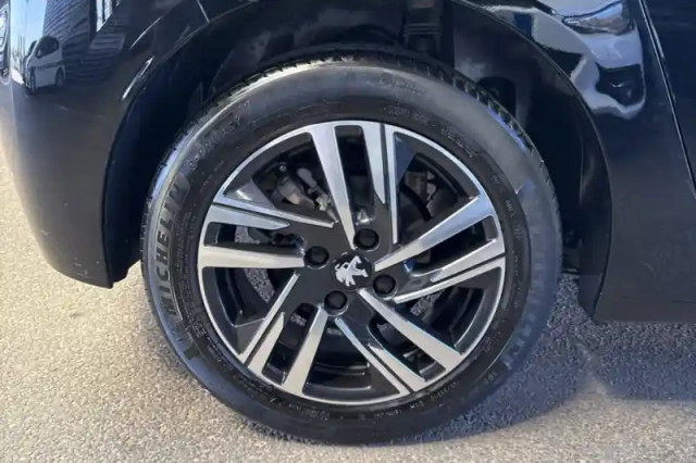 Peugeot 208 puretech 100 s&amp;s eat8 — photo 31