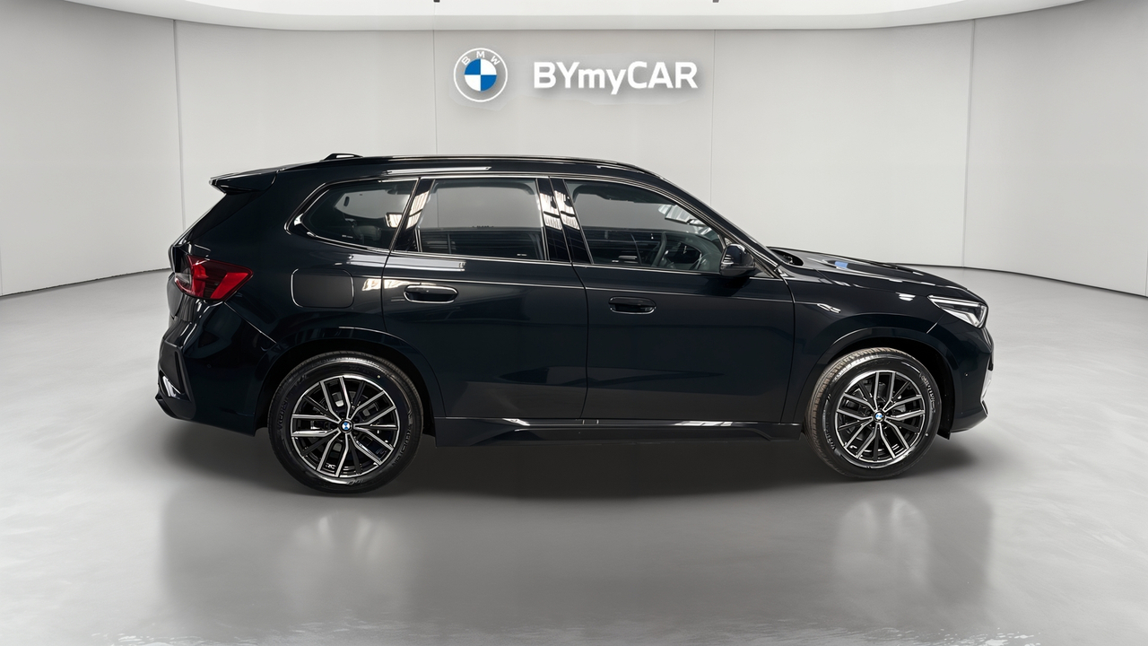 BMW iX1 eDrive20 — photo 6