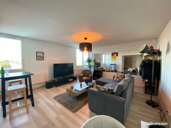 T2 meublé 63 m² - Terrasse de 8 m² - Dernier étage - Lille Vauban