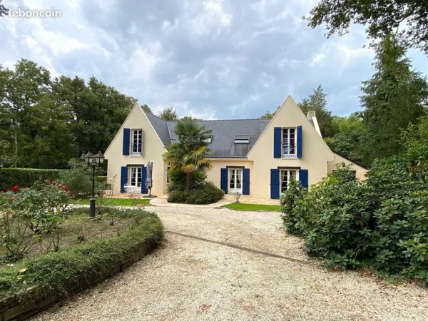 Propriété 7 pièces 243 m²
