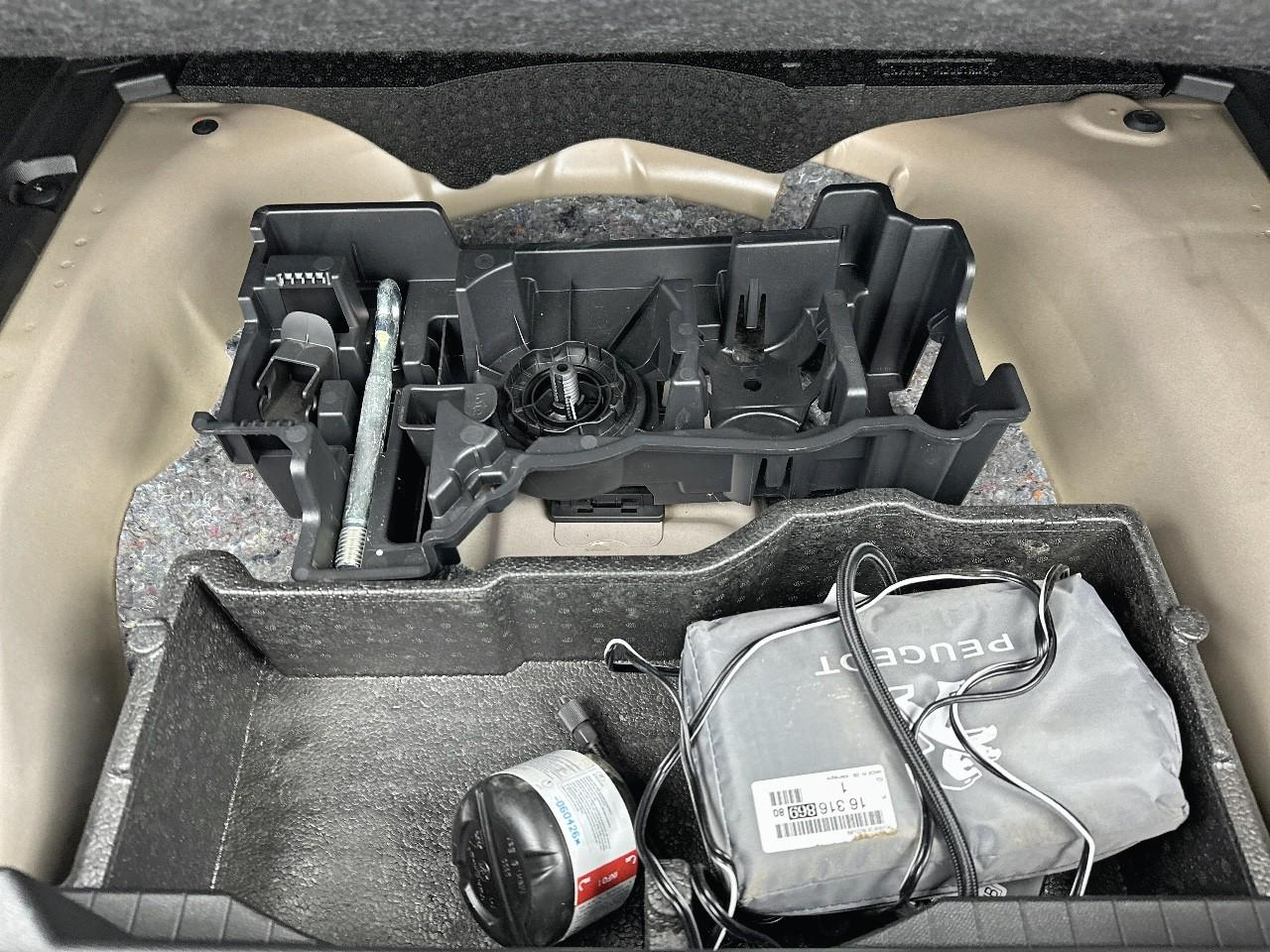 Peugeot 2008 puretech 100 s&s bvm6 style — photo 31