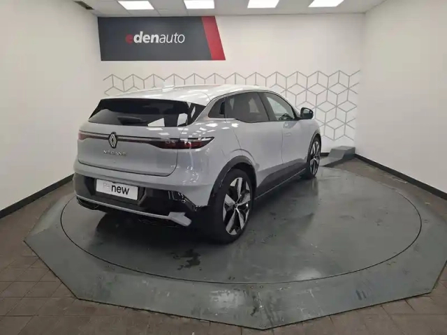 Renault Megane e-tech ev60 220 ch super charge — photo 12