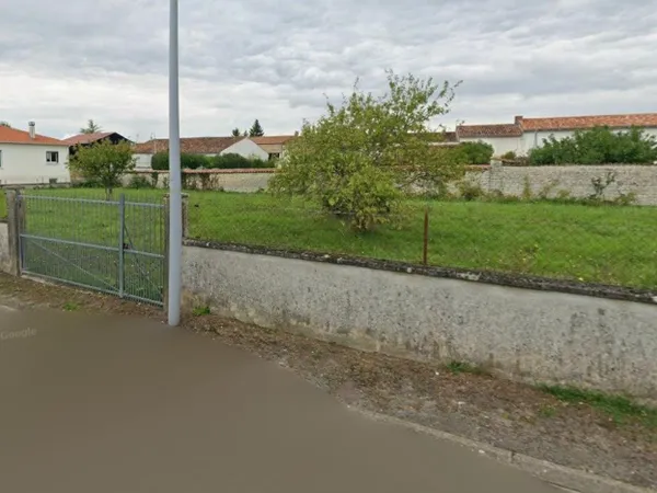 Terrain constructible 939 m² - Centre-bourg de Landes (17380)
