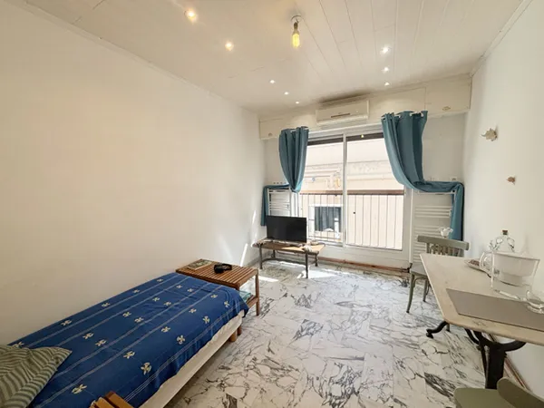 Hyeres Centre ville - T1 19.6 m2- Ascenseur