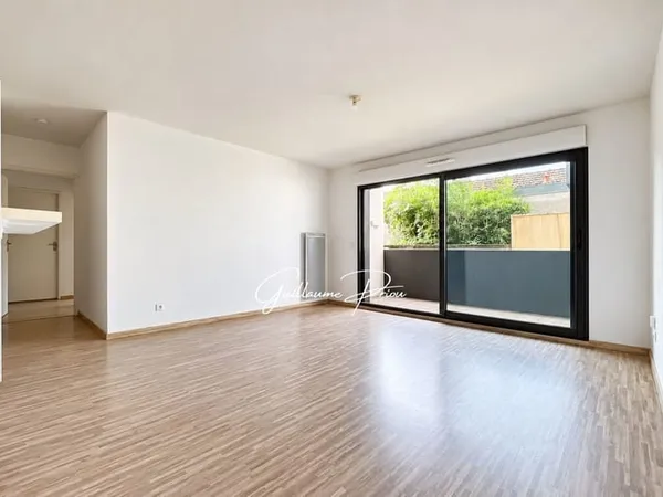 BORDEAUX BASTIDE - T3 DE 64 M² CARREZ - PARKING - LOGGIA - GARDIEN