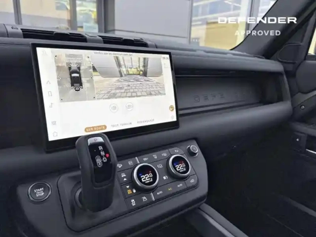 Land Rover Defender 110 2.0 p300e x-dynamic se — photo 14