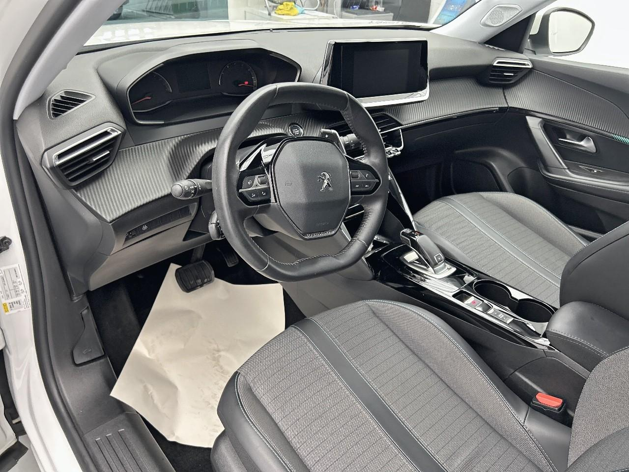 Peugeot 2008 bluehdi 130 s&s eat8 allure — photo 9