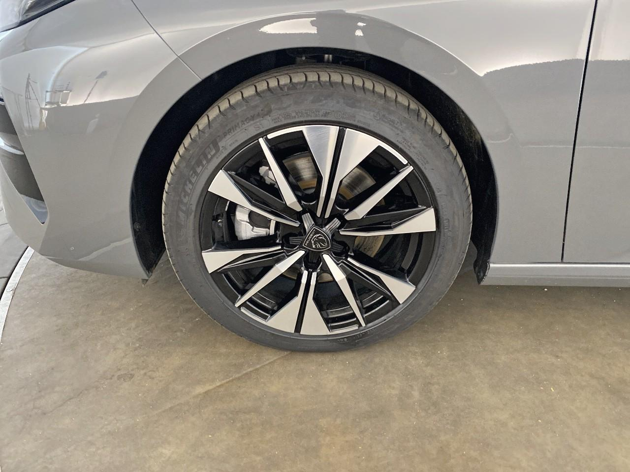 Peugeot 308 hybrid 145 e-dcs6 allure — photo 11