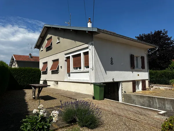 GIRANCOURT SUR VRAINE - Maison familiale d'environ 120 m² sur terrain clos de 644 m²