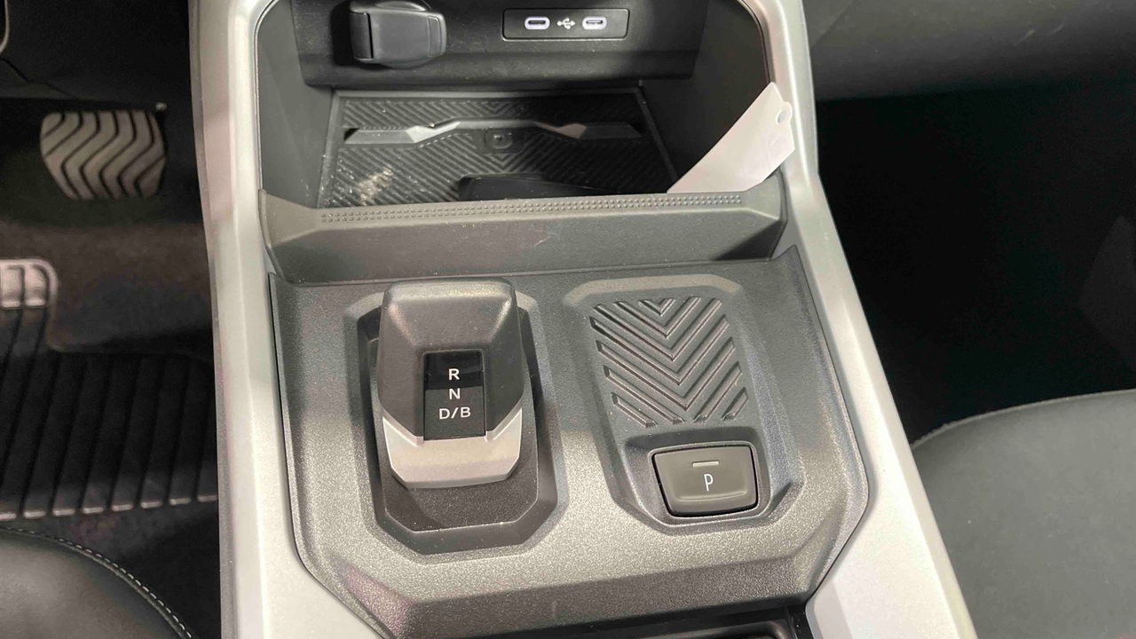 Dacia Bigster Hybrid 155 — photo 18