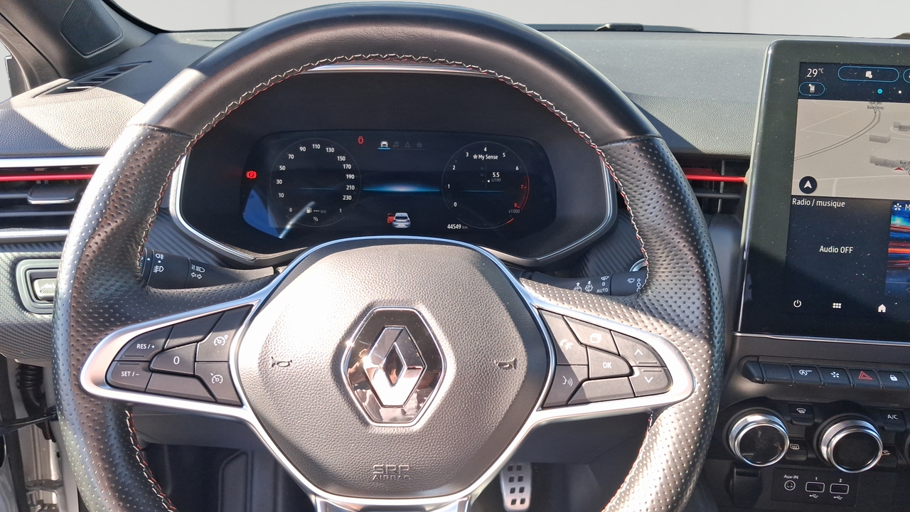 Renault Clio TCe 140 — photo 22