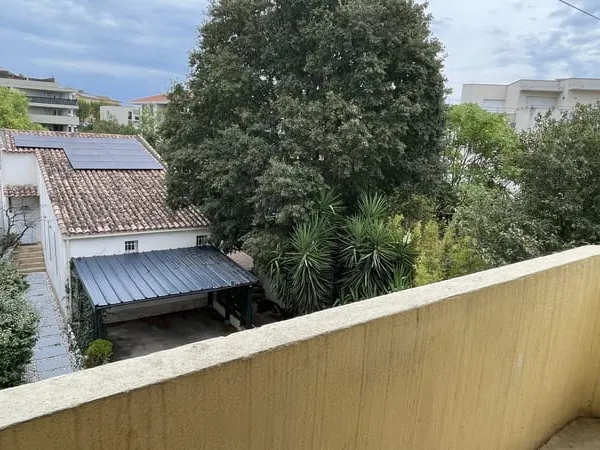 T1 traversant de 27 m2 avec balcon 2e étage