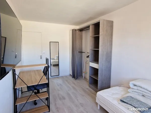 Une pièce dans un appartement 97m²