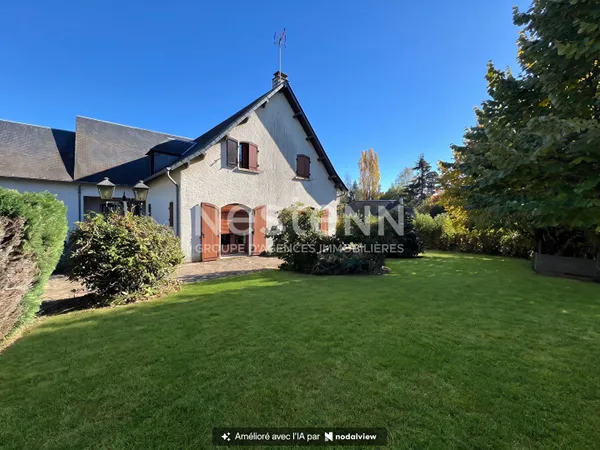 Maison Ussel 7 pièces 210 m2 Proche centre ville au calme à l'abri des regards