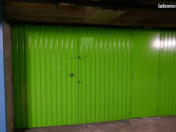 Box fermé sécurisé avec électricité